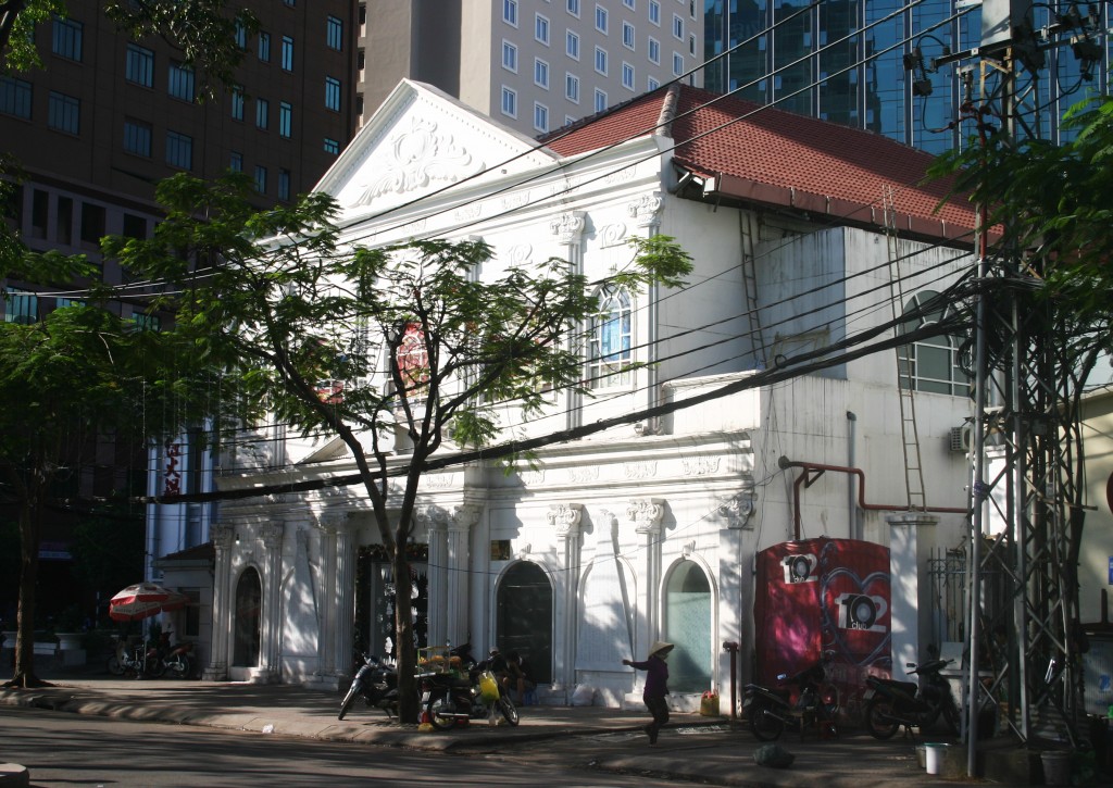 The heavily modified 1868 Chambre de commerce de Saïgon building today