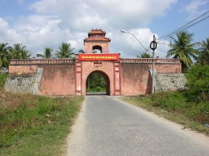 800px-Dien_Khanh_front_gate