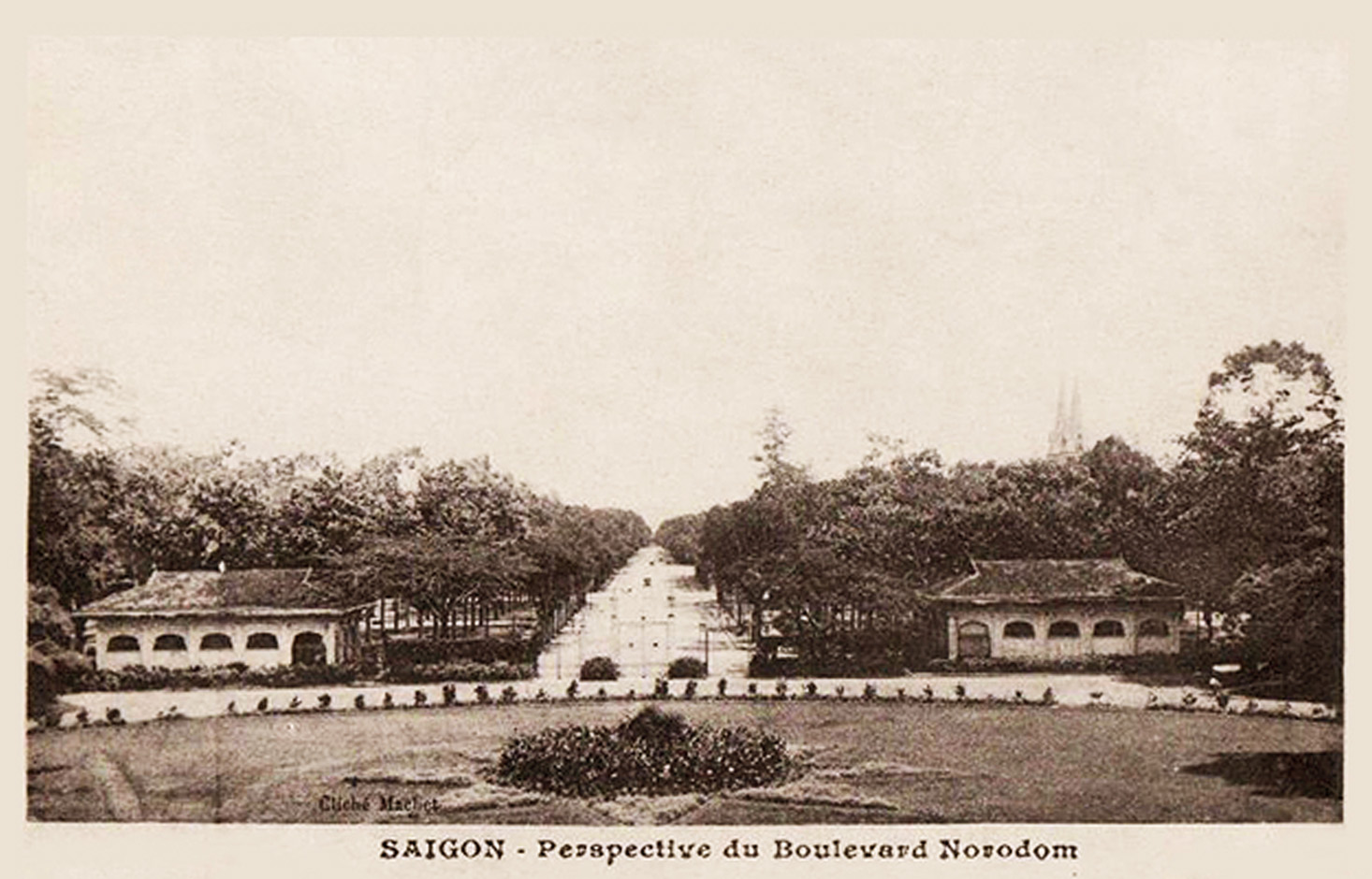 SAIGON - Perspective du boulevard Norodom