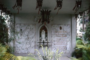 Mạc Đĩnh Chi Cemetery 1967 - Phoot by Jennifer