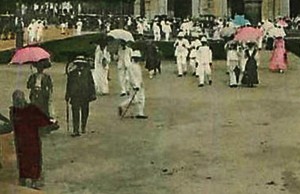 SAIGON - PLACE DE LA CATHEDRALE - SORTIE DE LA MESSE ii