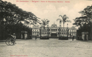 Norodom Palace gates i