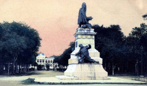 102 Gambetta statue