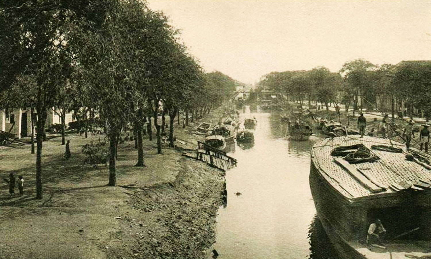 7 Canal Bonard viewed from the Palikao bridge