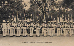 Saigon - Revue des troupes - Boulevard Norodom