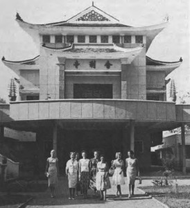 American girls say goodbye to beautiful Xa Loi Pagoda US Pocket Guide