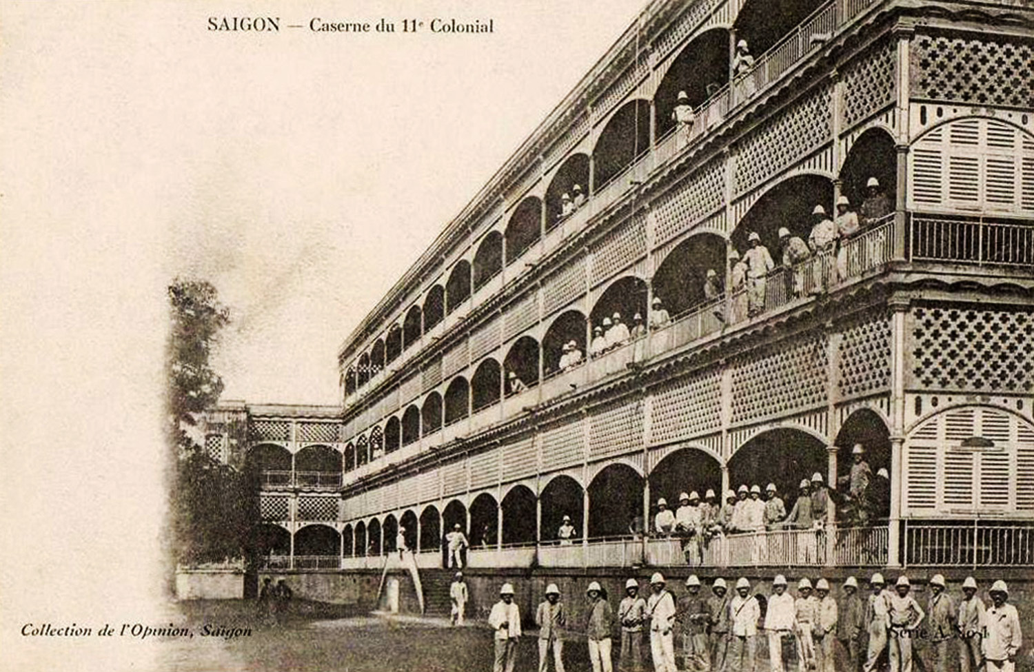 SAIGON - CASERNE DU 11e COLONIAL